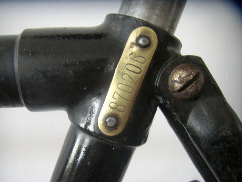 Die Rahmennummer auf Messingschild - Puch Herrenrad, 1939