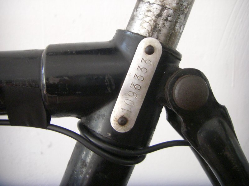 Rahmennummer auf Metallplättchen - Steyr Waffenrad, 1952 mit Details