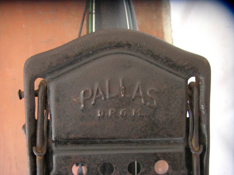 Pallas Gepäckträger - Truppenrad 1944, eine Generalsanierung nicht 100% original aber ich finde trotzdem gelungen.